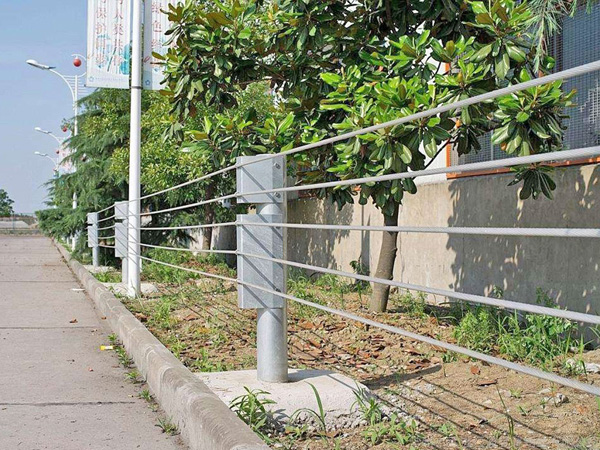 鋼絲繩護欄