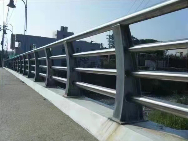 防撞護(hù)欄