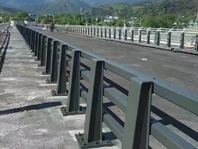 防撞護(hù)欄